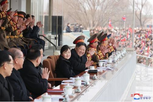 金正恩带女儿看球,究竟是怎么一回事?_在线下载网资讯