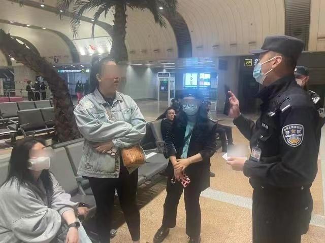 多人机场尾随跟拍艺人被警方传唤,究竟是怎么一回事?