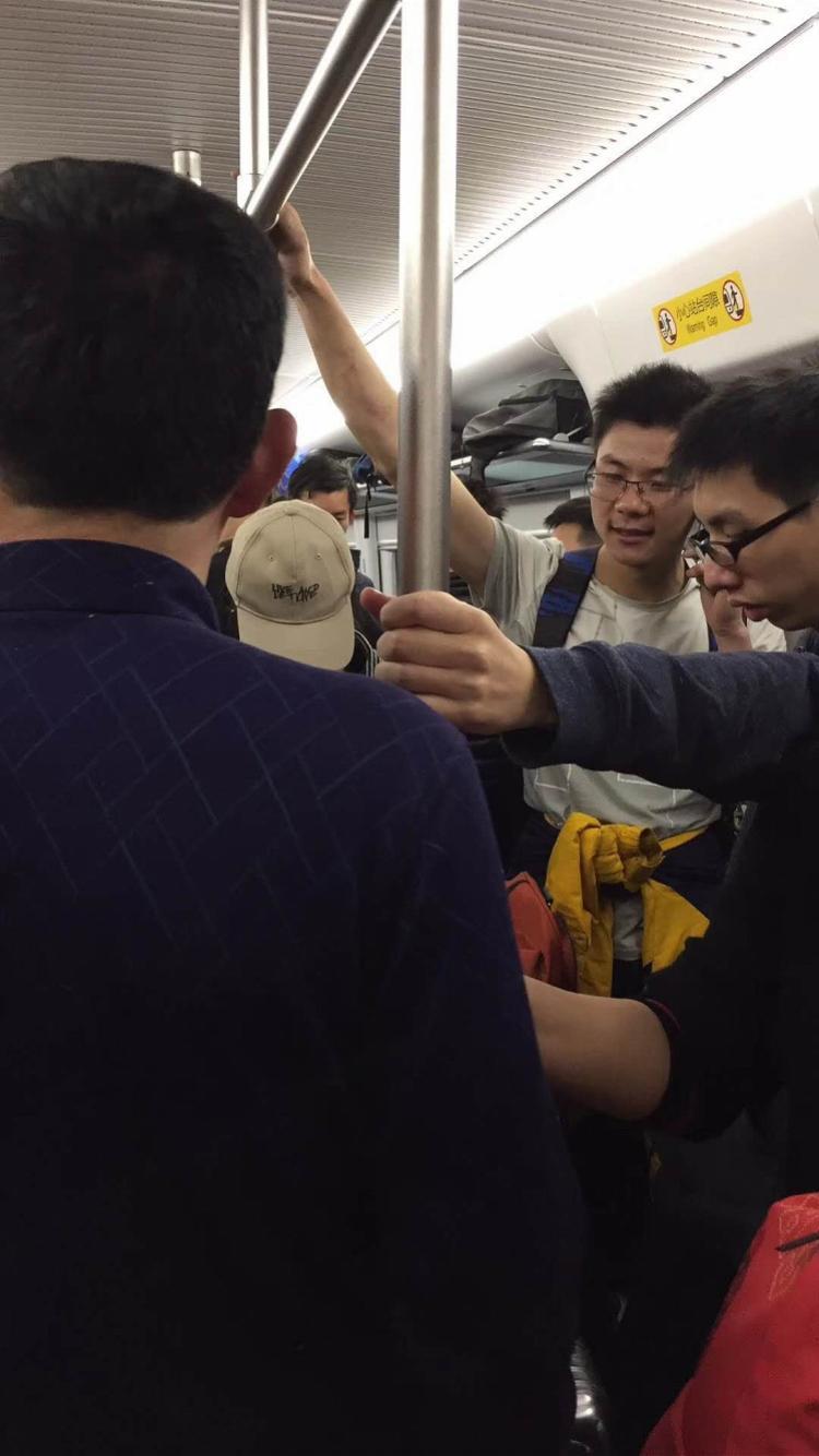 高铁坐出地铁既视感,究竟是怎么一回事?