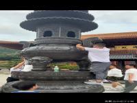 大人带娃攀爬许愿塔,究竟是怎么一回事?