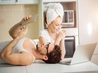 情侣产子分手老人帮带娃8年,究竟是怎么一回事?