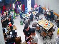 被陌生男子猥亵孕妇：警方说是互殴,究竟是怎么一回事?