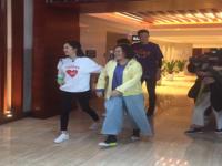 杨幂给谢依霖介绍工作,究竟是怎么一回事?