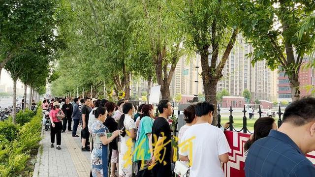 高考第一天作息依旧，衡水中学考生6点集体跑操，早晚自习正常进行