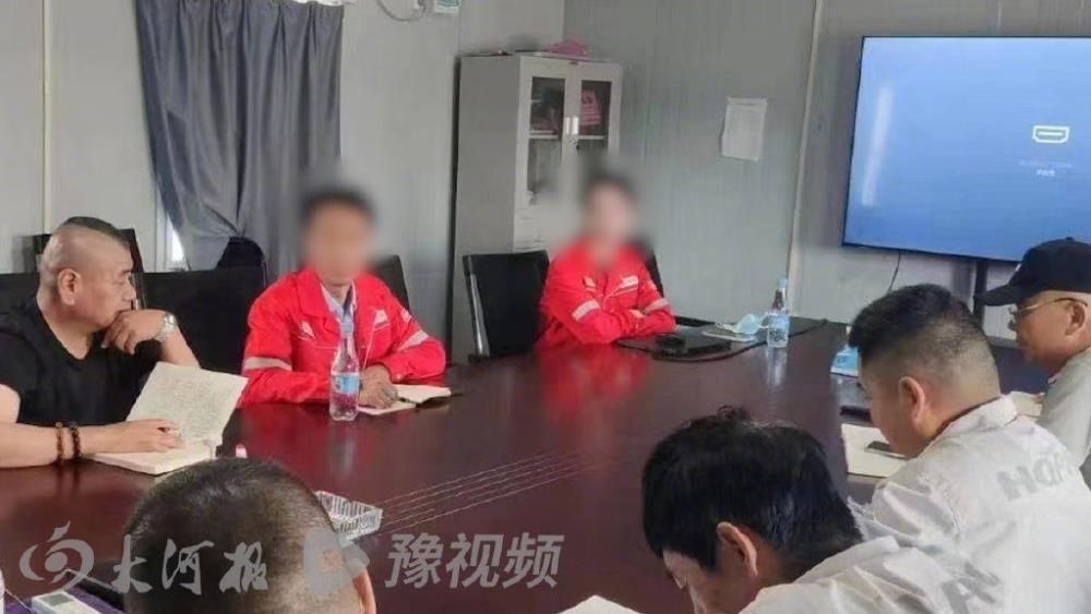 街拍国企领导与女子牵手，摄影师回应：当时两人未拒绝，视频发布后收到当事人的私信，目前视频已删除