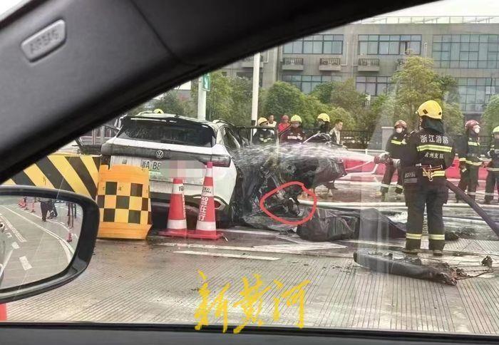 新能源车撞收费站致4死：事发时车速114.5km/h，租车公司称司机接私单