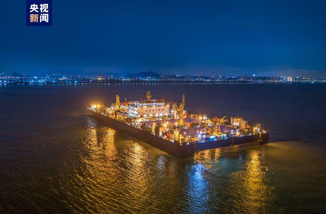 世界之最！历时5年，长约6.8公里，深中通道海底隧道成功合龙：总用钢量近32万吨，是“鸟巢”3倍