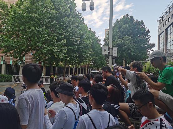 赞助、版权难卖高价，主办方靠天价球票收割梅西球迷