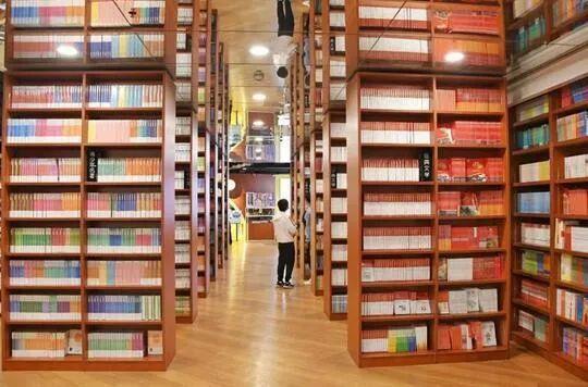 新华书店真的不差钱：明明很多顾客“只看不买”，营收仍有上千亿