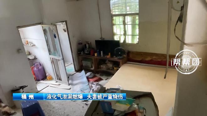 全身包满纱布的父亲躺在ICU里，用嘴型告诉女儿：先救妈妈！