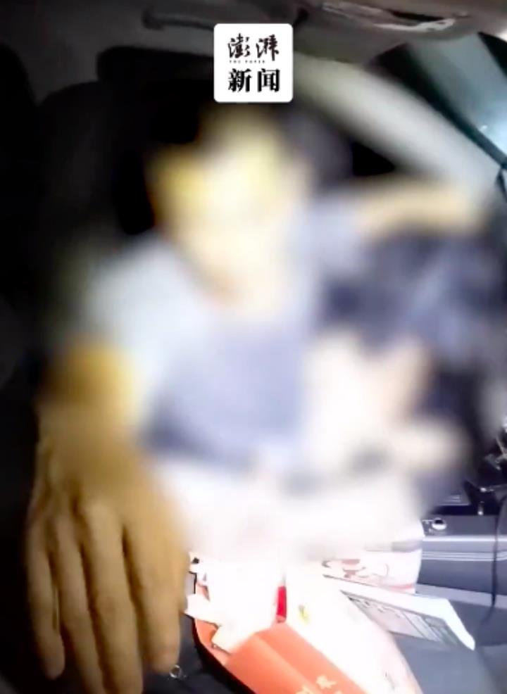 高校回应干部在车内发生不正当男女关系被抓现行:撤职降级,二人均受到了相关的处分