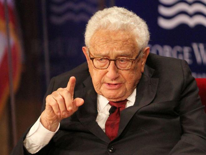 基辛格称中美关系站在“悬崖之上” 外交部回应