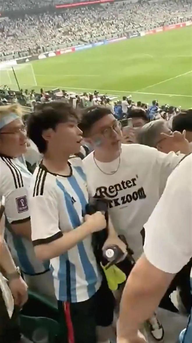 北京警方通报“球迷冲场拥抱梅西”:邸某某,18岁,已行拘