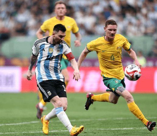 北京警方通报“球迷冲场拥抱梅西”:邸某某,18岁,已行拘