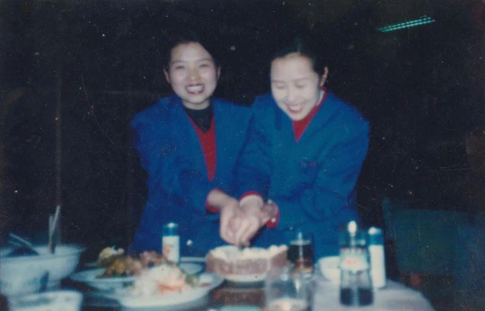 我发现了妈妈结婚前日记：称朋友出嫁是走向“坟墓”，自嘲天真已走远