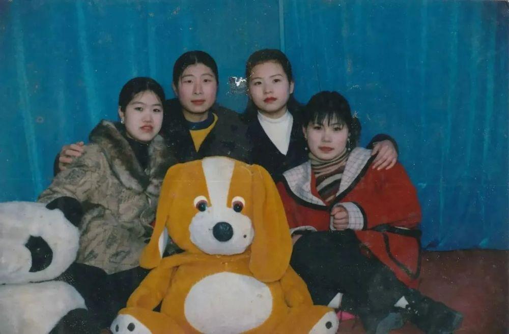 我发现了妈妈结婚前日记：称朋友出嫁是走向“坟墓”，自嘲天真已走远