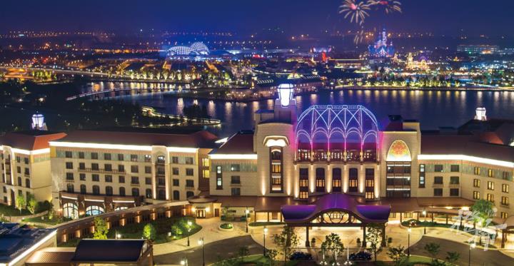 游客进入上海迪士尼又遇“翻包检查”，迪士尼工作人员：入园必须安检，部分食物不能入园