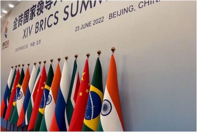 法国外长：这场峰会，马克龙也想去