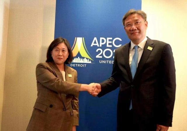 美总统再提无人飞艇事件 外交部：美方歪曲事实、升级炒作