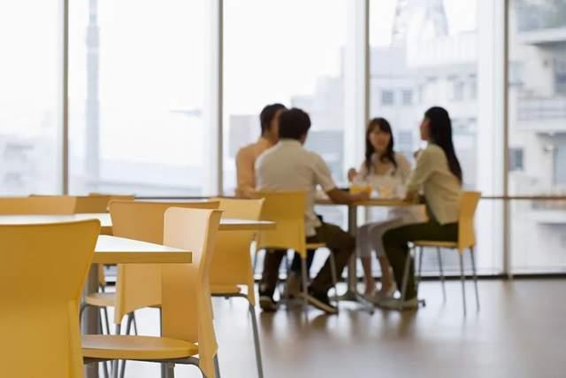 鼠头事件引高校餐饮圈震荡：租金变高，不让切西瓜和蔬菜