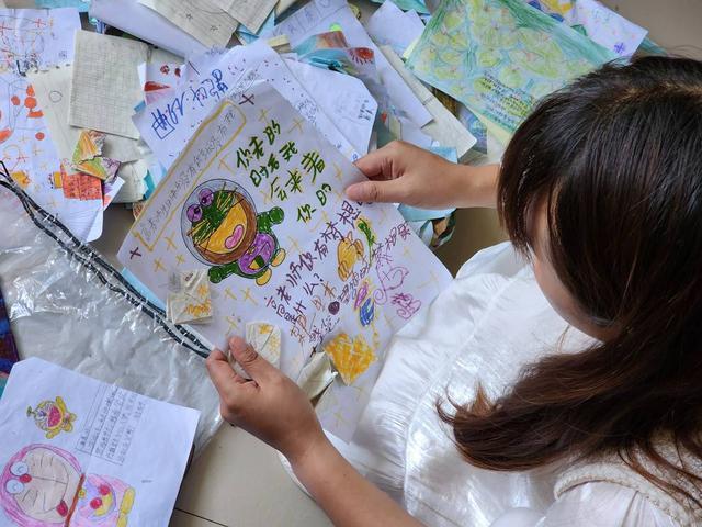 封面深镜|悬崖村小学撤并:一个老师的257条视频记忆