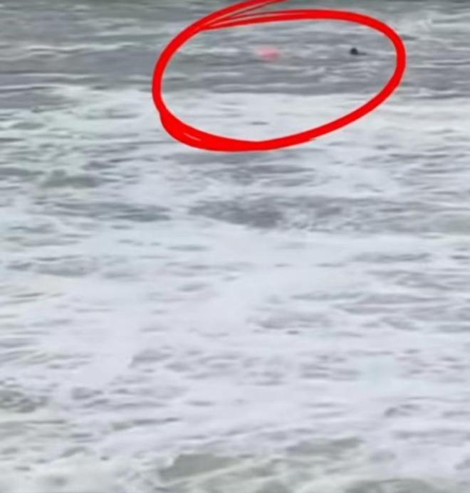 两男子在湘潭一水坝钓鱼被困,1人获救1人被冲走,目击者:他们不听劝