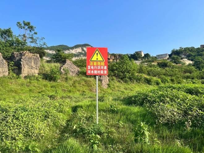 两男子在湘潭一水坝钓鱼被困,1人获救1人被冲走,目击者:他们不听劝