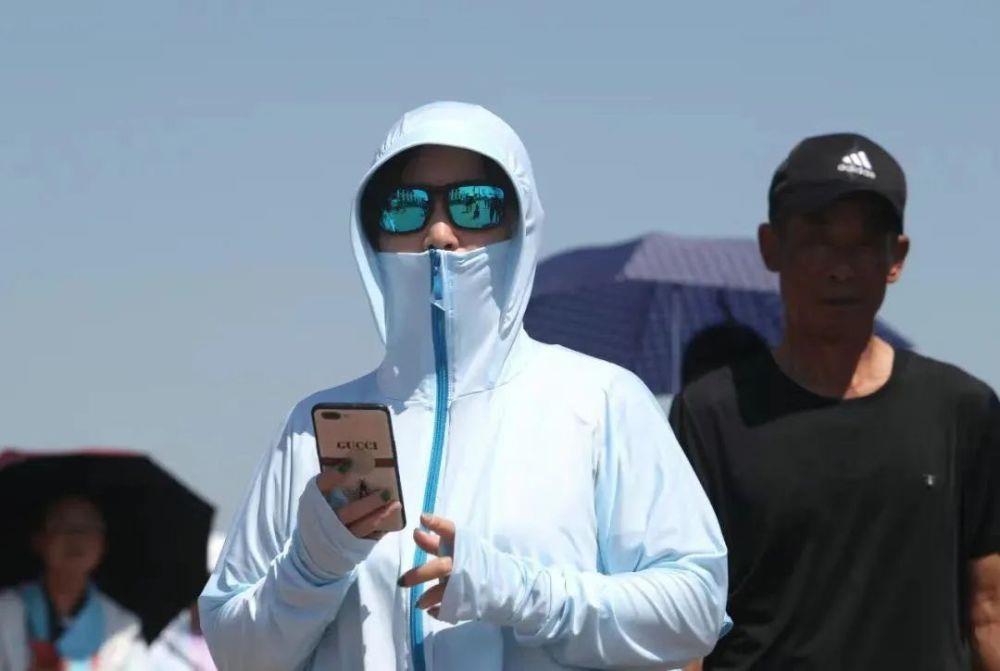 一套防晒装备上千元，防晒焦虑掏空年轻人的钱包