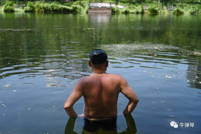 中国人还在欢度假期，世界发生了三件大事，影响深远