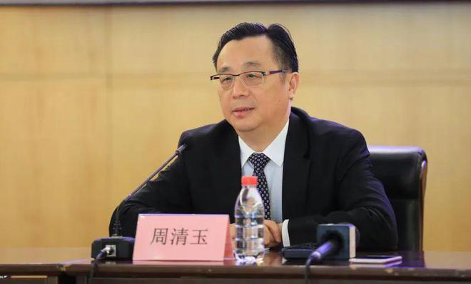 卸任自治区首府市长半年后,果果与曾共事的副市长同日落马