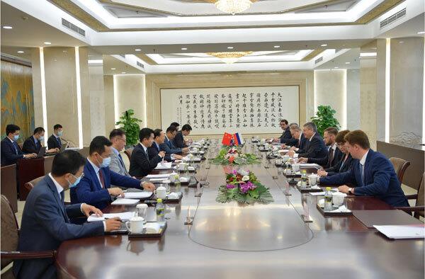 外交部副部长马朝旭同俄罗斯副外长举行磋商：中俄要及时沟通对表