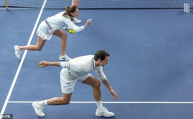 41岁凯特王妃和费德勒切磋球技，穿无袖网球衫，壮硕二头肌惹人羡