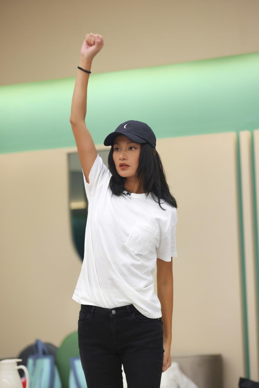 曾是国内“第一超模”，52岁回归舞台翻红，瞿颖：我没给自己设限