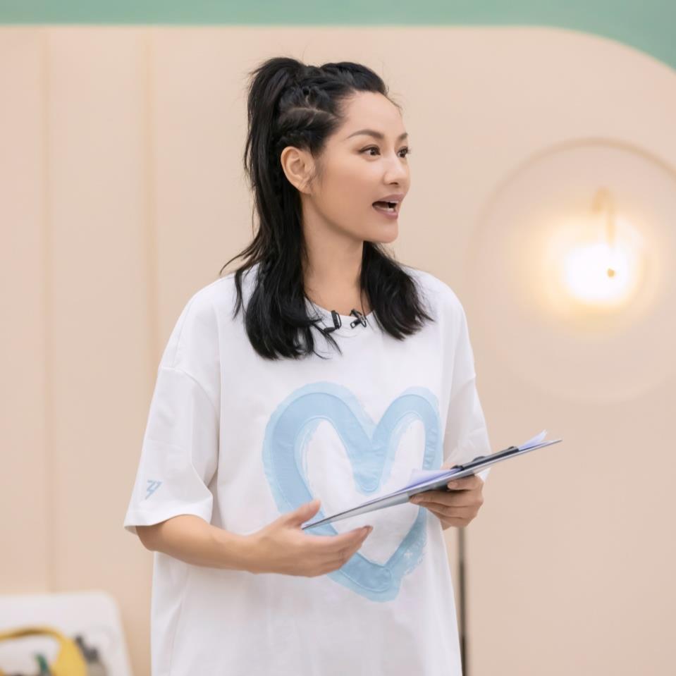 曾是国内“第一超模”，52岁回归舞台翻红，瞿颖：我没给自己设限