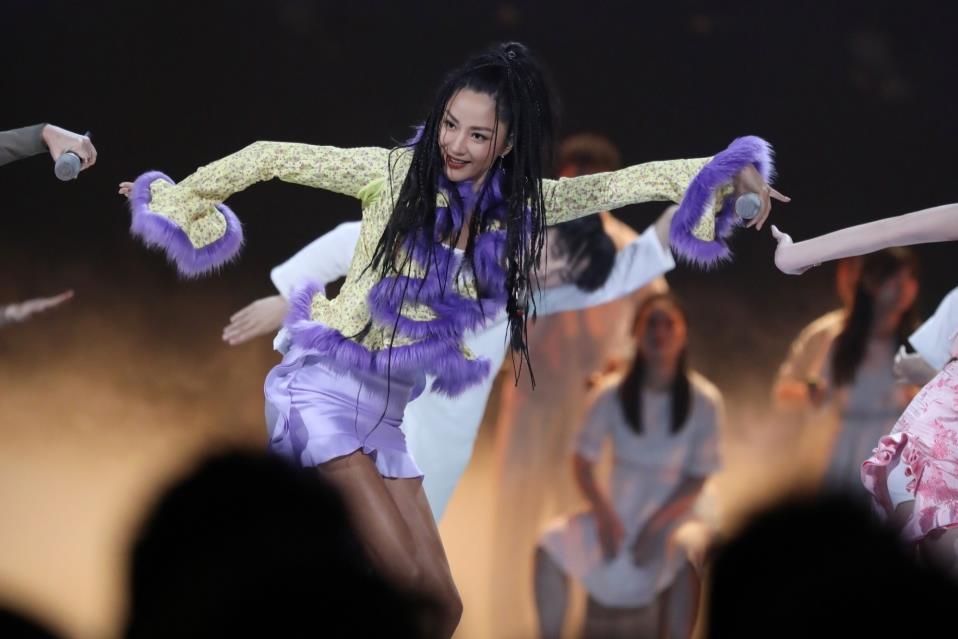 曾是国内“第一超模”，52岁回归舞台翻红，瞿颖：我没给自己设限