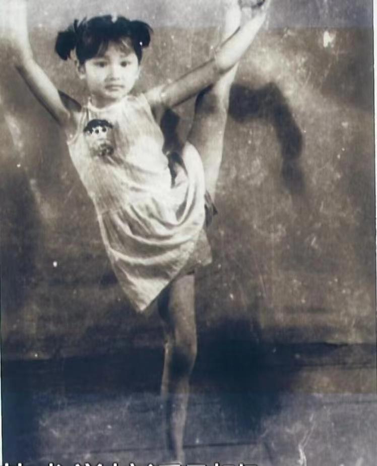 曾是国内“第一超模”，52岁回归舞台翻红，瞿颖：我没给自己设限