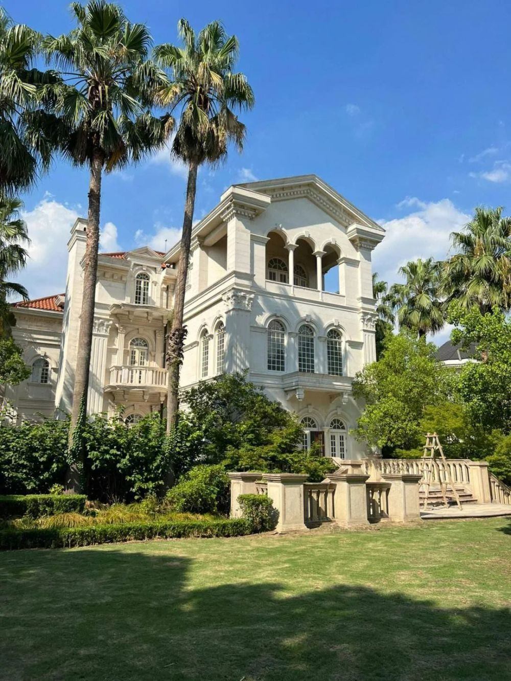 我在上海卖豪宅：头部中介可以年入千万甚至更高