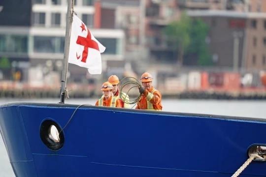 “泰坦”号内爆后遗留问题多：事故调查、遗体打捞难，家属能否起诉未知