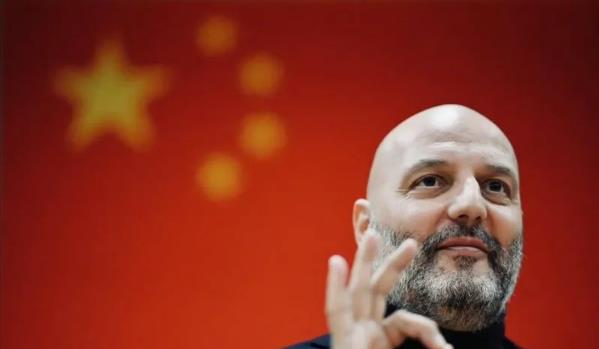 中国男篮教练团再添一人：曝杨鸣飞往青岛辅佐乔帅 参与国家队集训