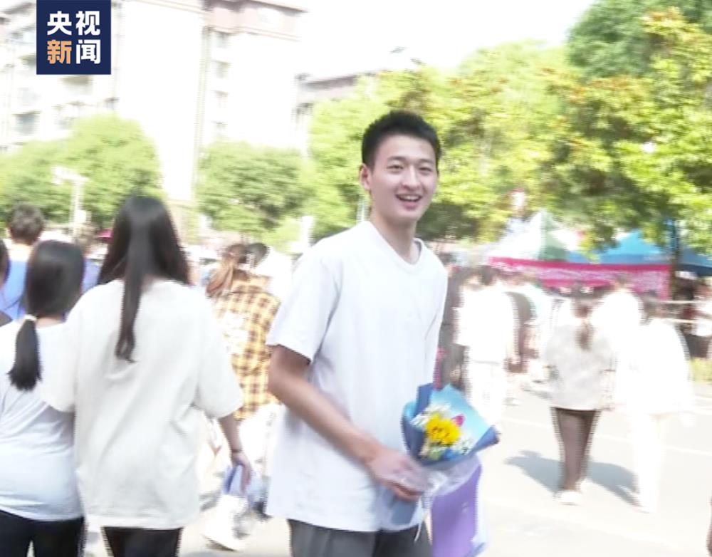 “敬礼娃娃”郎铮637分!已收到北大、人大邀请