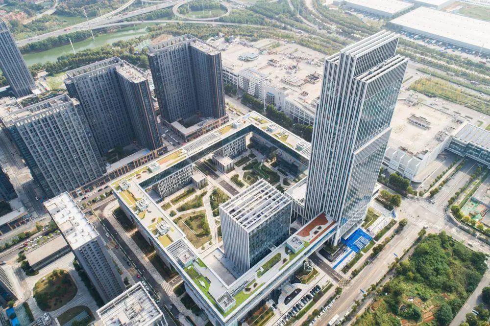 冲刺两万亿，中部第一城向东“补课”