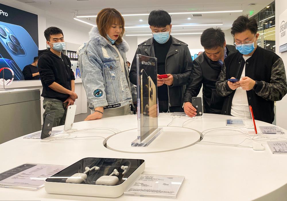 一部手机用两年半都不换？渠道商十店九亏，手机行业暖春何时来