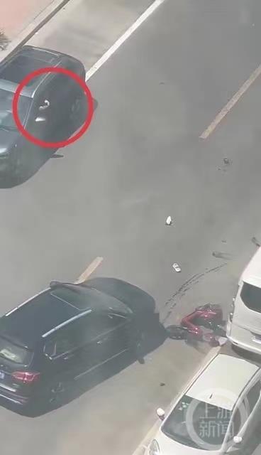 旁观者拍摄男子驾车反复碾压妻子未阻止是否应担责？律师：无救助义务