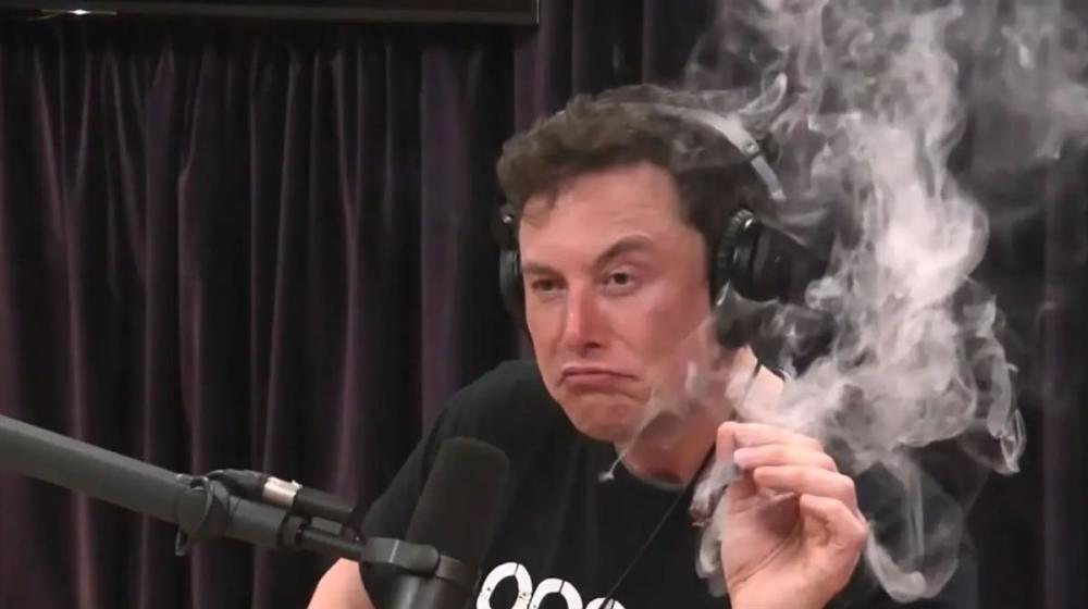 马斯克5年前在节目上公开抽大麻，如今自称吸食K粉来治疗抑郁症