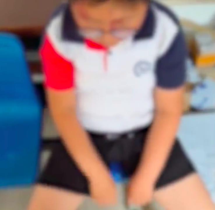 14岁学生被单独关教室8天，学校称其太调皮才单独开班？家长：通过监控确定基本没上课，警方：之后会给答复