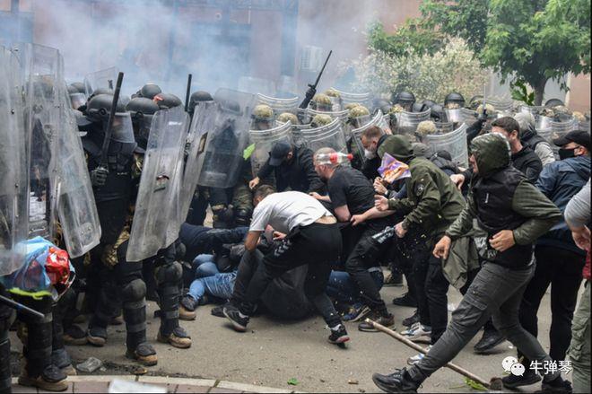 外媒：武契奇儿子被科索沃当局扣留，事发时身穿写有“投降不是选择”T恤