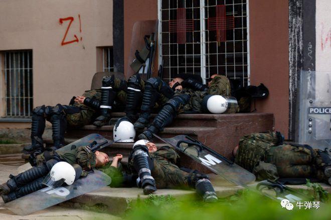 外媒：武契奇儿子被科索沃当局扣留，事发时身穿写有“投降不是选择”T恤