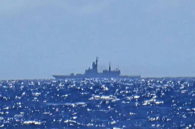 “不是共舰，是俄舰”，台媒惊爆俄护卫舰来台岛东部外海演练，还有日舰盯梢