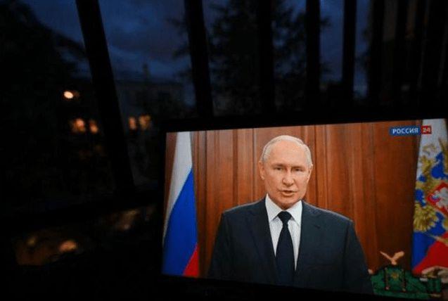 “狂飙半小时脏话”后，卢卡申科何以“化战为和”？