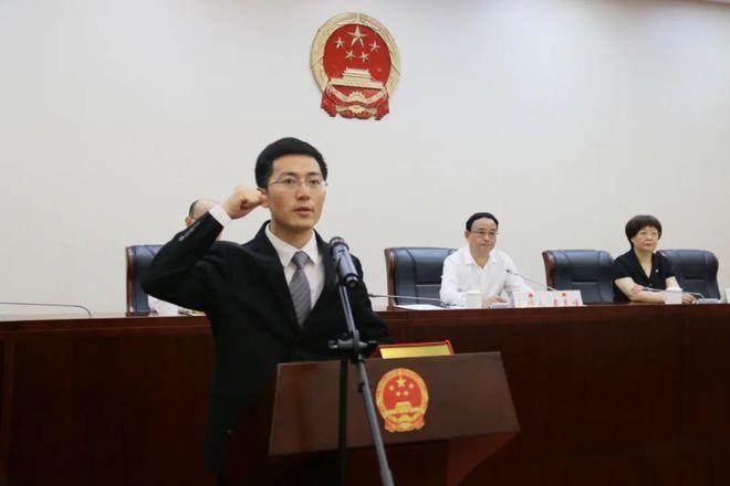 33岁任县委书记！“85后”清华博士再履新职